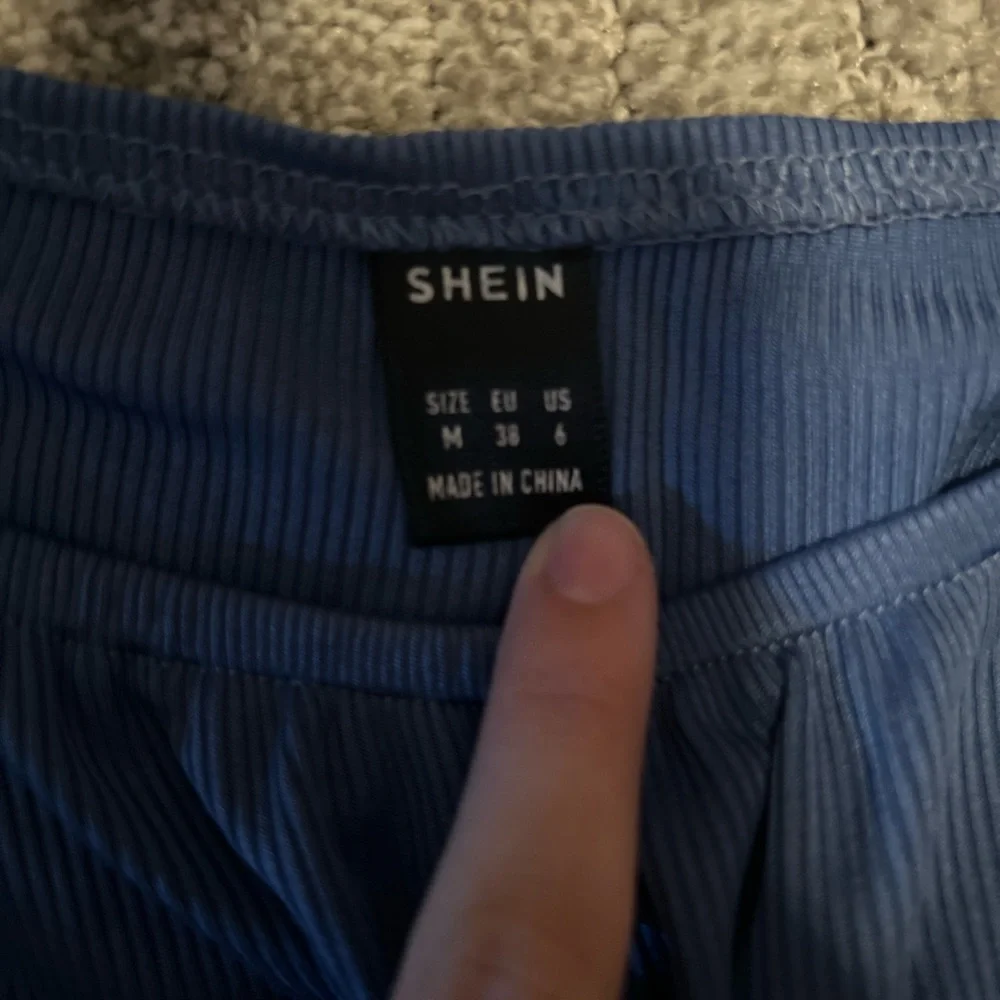 SHEIN Ribbed Blue Top - Picture 2 of 3